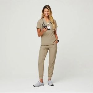 2 PIECES - FIGS LATTE - CATARINA SCRUB TOP + PXS ZAMORA